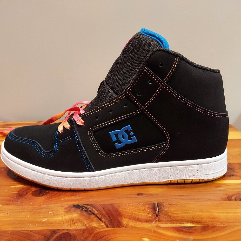 DC Women's High Top Skate Shoe, Size 9.5
